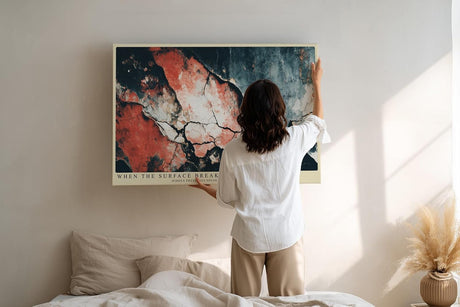 Paul Sinus Wandbild 120x80cm Abstrakte Struktur mit Rissen Ausdrucksstarke Kunst in Rot Blau und Naturtoenen Modernes Kunstbild fuer stilvolle Raeume