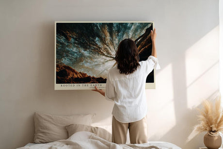 Paul Sinus Wandbild 120x80cm alter Baum von unten Naturfotografie modern mystische Waldszene grosses Natur Kunstbild stilvolle Wanddekoration fuer Wohnzimmer Büro Flur