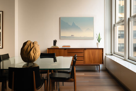 Paul Sinus Wandbild Arctic Silence minimalistisches Naturmotiv mit Eisbär und Berglandschaft in kühlen Farbtönen für moderne Räume voller Ruhe und Tiefe