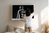 Paul Sinus Wandbild 120x80cm Basketball Legende Nummer 24 Sportkunst schwarz weiß modernes Athleten Motiv dynamische Sport Wanddekoration für Wohnzimmer Fitnessraum Büro