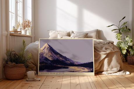 Paul Sinus Wandbild 120x80cm Berglandschaft Abendlicht goldene Gipfel ruhiger Fluss moderne Landschaftskunst violett gold Kunstbild stilvolle