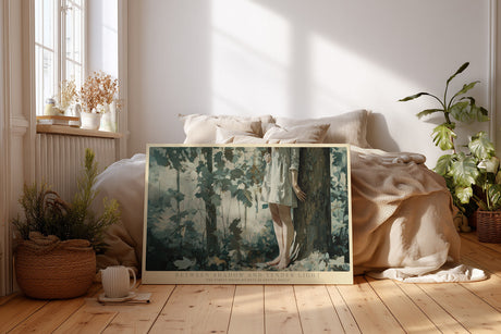 Paul Sinus Wandbild Between Shadow and Tender Light Poetisches Naturmotiv mit einer Frau im Wald, zwischen Licht und Schatten – Symbol für Ruhe und Achtsamkeit.