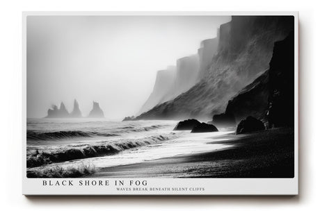 Paul Sinus Wandbild 120x80cm Black Shore in Fog dramatische schwarz weiß Küstenlandschaft Meer und Klippen Natur Fotokunst Poster für Wohnzimmer Büro