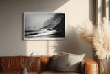 Paul Sinus Wandbild 120x80cm Black Shore in Fog dramatische schwarz weiß Küstenlandschaft Meer und Klippen Natur Fotokunst Poster für Wohnzimmer Büro