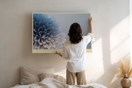Paul Sinus Wandbild 120x80cm blaue Blume Makro Fotokunst elegante Blüten Nahaufnahme in sanften Blau und Grautönen modernes Kunstposter für Wohnzimmer Schlafzimmer Büro