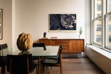 Paul Sinus Wandbild 120x80cm blaue Blumen abstrakte florale Kunst dunkelblau gold elegante Wanddekoration fuer Wohnzimmer Büro