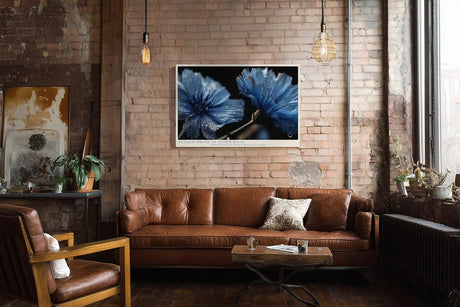Paul Sinus Wandbild 120x80cm Blaue Blumen Makro mit Wassertropfen elegante florale Naturkunst