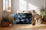 Paul Sinus Wandbild 120x80cm Blue Petals After Rain blaue Blumen Makro Fotokunst mit Wassertropfen moderne Natur Poster für Wohnzimmer Schlafzimmer