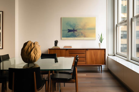 Paul Sinus Wandbild 120x80cm Boot auf stillem See Nebel Landschaft ruhige Naturfotografie sanfte Farben moderne Wanddekoration fuer Wohnzimmer Büro