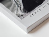 Paul Sinus Wandbild 120x80cm Buddha Statue Meditation Zen Fotokunst schwarz weiss spirituelle Ruhe moderner Kunstdruck Wanddekoration für Wohnzimmer Yoga Raum