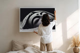 Paul Sinus Wandbild 120x80cm Buddha Statue Meditation Zen Fotokunst schwarz weiss spirituelle Ruhe moderner Kunstdruck Wanddekoration für Wohnzimmer Yoga Raum
