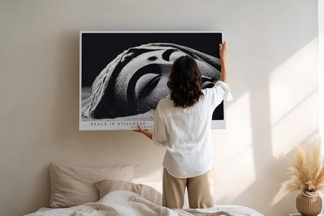 Paul Sinus Wandbild 120x80cm Buddha Statue Meditation Zen Fotokunst schwarz weiss spirituelle Ruhe moderner Kunstdruck Wanddekoration für Wohnzimmer Yoga Raum