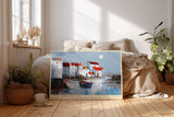 Paul Sinus Wandbild By the Quiet Sea – malerisches Küstenmotiv mit weißen Häusern und blauem Boot symbolisiert Frieden, Stille und maritimen Charme