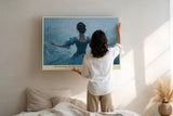Paul Sinus Wandbild Dancing With the Storm of Dreams – Ausdrucksstarke Dynamik und poetische Emotion in blauer Eleganz