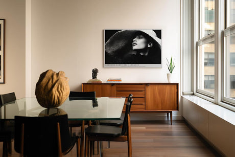 Paul Sinus Wandbild 120x80cm Elegante Frau im Schatten mit Hut stilvolles Schwarz Weiss Portraet moderne Kunst fuer Wohnräume