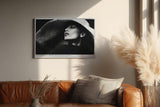 Paul Sinus Wandbild 120x80cm Elegante Frau im Schatten mit Hut stilvolles Schwarz Weiss Portraet moderne Kunst fuer Wohnräume