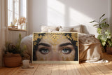 Paul Sinus Wandbild Eyes Framed in Ancient Gold faszinierendes Porträt mit goldenen Ornamenten und ausdrucksstarken Augen