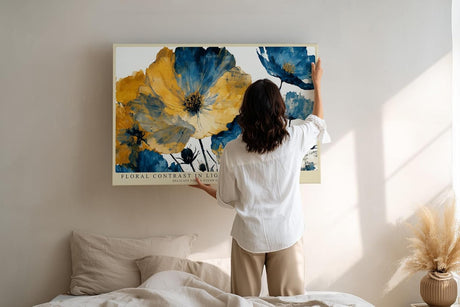 Paul Sinus Wandbild 120x80cm Floral Contrast in Light moderne Blumen Illustration in Blau und Gold Kunst Poster für Wohnzimmer Schlafzimmer