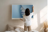 Paul Sinus Wandbild 120x80cm Frau Portrait minimalistische Kunst weiche Blautoene modernes Gesicht abstrakte Eleganz Wanddekoration fuer Wohnzimmer Büro