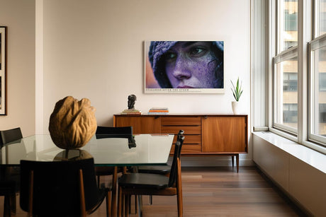 Paul Sinus Wandbild 120x80cm Frauenportraet nach Regen emotionale Fotokunst moderne Portrait Fotografie violette Farben stilvolle Wanddekoration fuer Wohnzimmer Büro