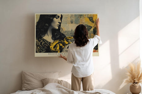 Paul Sinus Wandbild 120x80cm Frauenportrait Schlange Vintage Collage modern gelb blau Kunst Kunstdruck grosses Kunstbild kreative Wanddekoration fuer Wohnzimmer Büro