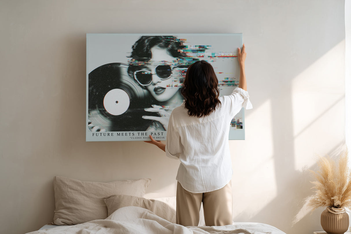 Paul Sinus Wandbild Future Meets the Past – modernes Retro-Motiv mit Schallplatte und digitalem Glitch-Effekt symbolisiert die Verbindung von Nostalgie und Technologie