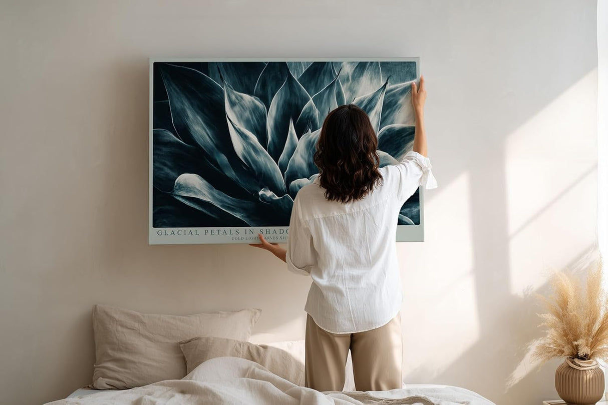 Paul Sinus Wandbild 120x80cm Glacial Petals in Shadow Abstrakte Bluetenstruktur in Blau Moderner Natur Kunststil fuer Wohnzimmer Schlafzimmer und Büro