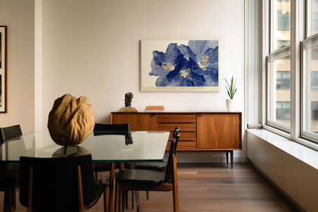 Paul Sinus Wandbild Golden Light in Blue Shadows florales Motiv mit blauen Blüten und goldenen Akzenten