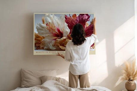 Paul Sinus Wandbild 120x80cm Hibiskus Blumen Stillleben Fotokunst rot creme natur Kunstdruck elegantes Blumenmotiv moderne Wanddekoration für Wohnzimmer