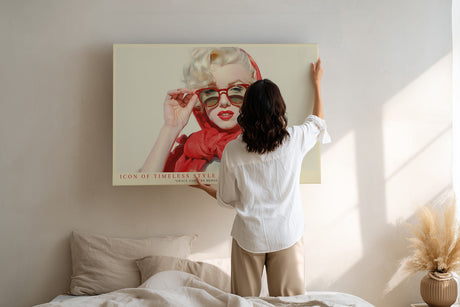 Paul Sinus Wandbild Icon of Timeless Style glamouröses Retro-Porträt einer Frau mit rotem Schal und Sonnenbrille im Stil der 50er Jahre