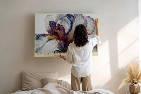 Paul Sinus Wandbild 120x80cm Iris Blume Makro Kunst modern violett creme floral Kunstdruck grosses Blumen Kunstbild elegante Wanddekoration fuer Wohnzimmer Büro