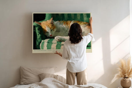 Paul Sinus Wandbild 120x80cm Katze schlafend Illustration modern gruene Couch Kunstdruck grosses Tier Kunstbild warme Wanddekoration fuer Wohnzimmer Büro