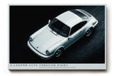 Paul Sinus Wandbild 120x80cm Klassischer weisser Sportwagen in Nachtaufnahme moderne Automobil Kunst
