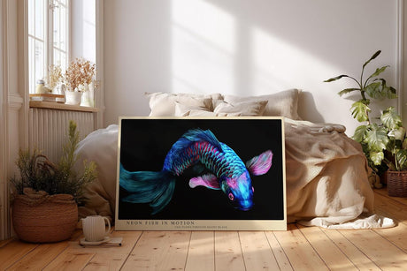 Paul Sinus Wandbild 120x80cm leuchtender Koi Fisch Neon Illustration buntes Unterwasser Kunstposter moderne Tierkunst in blau pink auf schwarzem Hintergrund fuer Wohnzimmer Büro Schlafzimmer