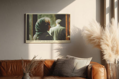 Paul Sinus Wandbild 120x80cm Melancholische Szene am Fenster Stimmungsvolles Kunstmotiv ueber Distanz und stille Emotionen Modernes LeinWandbild 120x80cm fuer Wohnraum und Büro