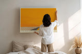 Paul Sinus Wandbild 120x80cm minimalistische Landschaft mit Person und Regenschirm moderne Illustration in warmem orange ruhiges Kunstposter fuer Wohnzimmer Schlafzimmer Büro Flur