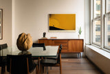 Paul Sinus Wandbild 120x80cm minimalistische Landschaft mit Person vor grosser Sonne modernes Kunstmotiv in warmem Gelb abstrakte Natur Szene stilvolle Wanddekoration fuer Wohnzimmer Büro