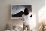 Paul Sinus Wandbild 120x80cm Minimalistische Meereskante – Schwarz Weiß Ozean Fotokunst mit ruhiger Wellenlinie für moderne Räume