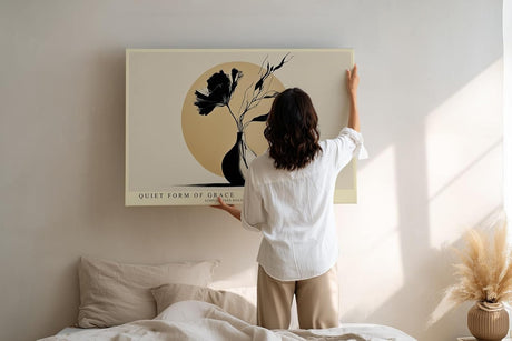 Paul Sinus Wandbild 120x80cm minimalistische Vase mit Blumen modern beige schwarz skandinavische Kunst ruhige Linien elegante Wanddekoration fuer Wohnzimmer Büro