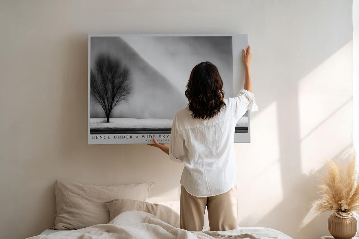 Paul Sinus Wandbild 120x80cm minimalistische Winterlandschaft schwarz weiss Fotokunst modern Kunstdruck grosses Kunstbild ruhige Wanddekoration fuer Wohnzimmer Büro Flur