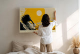 Paul Sinus Wandbild 120x80cm moderne Frauenfigur unter gelber Sonne abstrakte Kunst warmes Gelb stilvolle Illustration moderne Wanddekoration fuer Wohnzimmer Büro