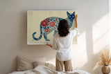 Paul Sinus Wandbild 120x80cm moderne Katzenkunst floral Muster blau rot abstrakte Tierillustration grosses Kunstbild kreative Wanddekoration fuer Wohnzimmer Büro
