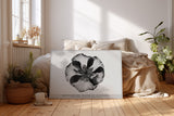 Paul Sinus Wandbild Monochrome Bloom of Elegance – Minimalistische Blütendarstellung in Schwarzweiß – Zeitloses Wandbild mit klarer Form und ruhiger Ästhetik.
