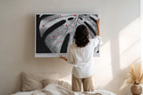 Paul Sinus Wandbild 120x80cm Monstera Blatt schwarz weiss minimalistische Natur Kunst modern grafisches Blattmotiv Kunstdruck grosses Wandbild 120x80cm elegante Wanddekoration fuer Wohnzimmer Büro