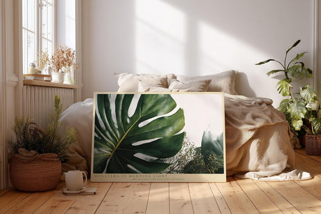 Paul Sinus Wandbild 120x80cm Monstera in Morning Light Tropische Pflanzen Kunst mit Monstera Blatt Moderne Natur Wanddekoration