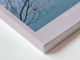 Paul Sinus Wandbild Moonlight Above the Quiet Land – Poetische Abendstimmung mit Vollmond über stiller Landschaft und zarten Zweigen, Symbol für Ruhe und Balance