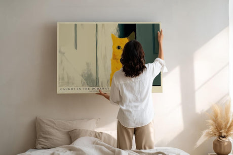 Paul Sinus Wandbild 120x80cm neugierige Katze im Tuerspalt moderne Tierillustration warme Farben stilvolle Wanddekoration fuer Wohnzimmer Kinderzimmer Büro