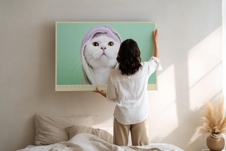 Paul Sinus Wandbild 120x80cm Niedliche weisse Katze mit Handtuch Kapuze charmantes Tierportraet