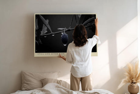 Paul Sinus Wandbild 120x80cm Olive Zweig Stillleben Schwarz Weiss Naturfotografie elegantes Kunstposter minimalistische Wanddekoration fuer Wohnzimmer Kueche Esszimmer Büro