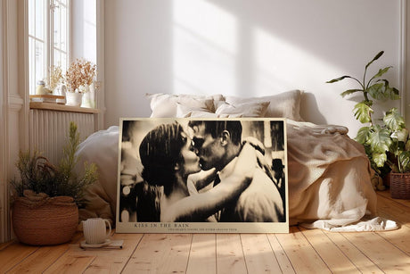 Paul Sinus Wandbild 120x80cm Paar Kuss im Regen Romantische Szene Vintage Fotokunst Schwarz Weiss Liebesmotiv